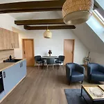 Keřová 7 *