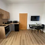 Keřová 7 *