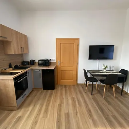 Keřová 7 *